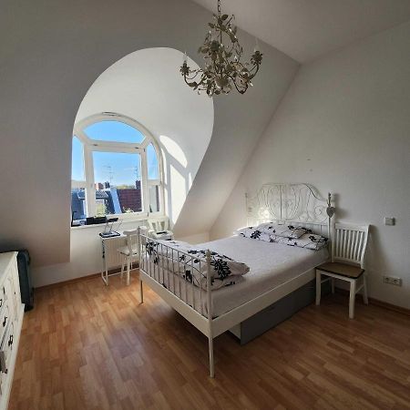 One Private Room Available In A Two Room Apartment In Tegel, Берлин Екстериор снимка