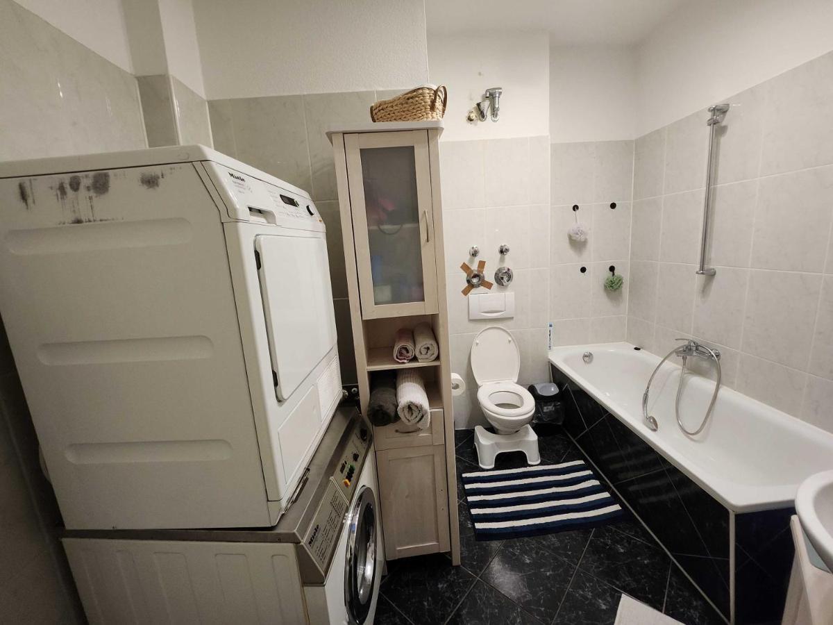 One Private Room Available In A Two Room Apartment In Tegel, Берлин Екстериор снимка