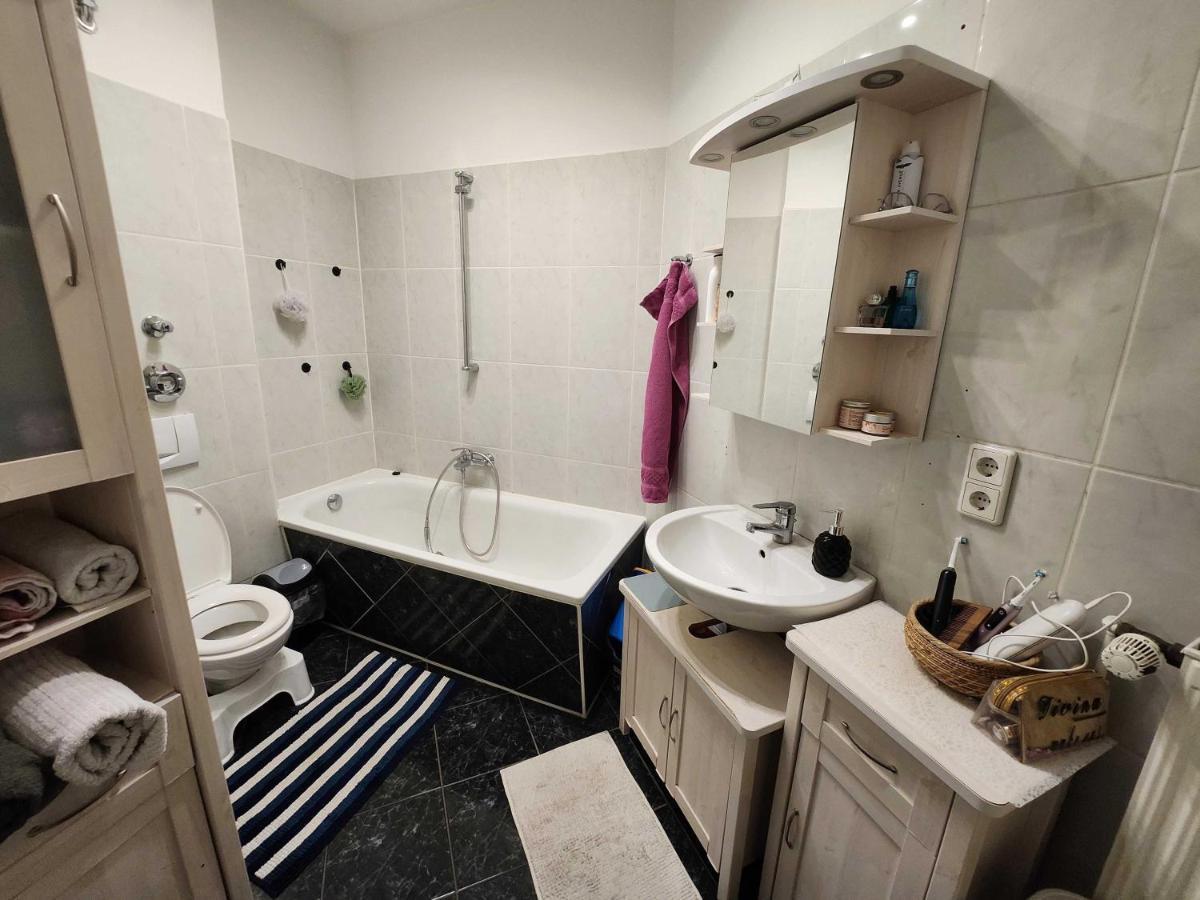 One Private Room Available In A Two Room Apartment In Tegel, Берлин Екстериор снимка